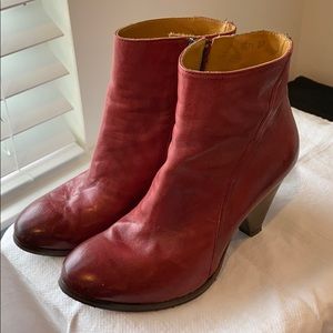 Gidigio boots gorgeous! Size 7, better then Frye